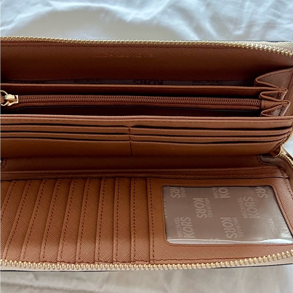 Michael Kors Wristlet - Picture 9 of 9